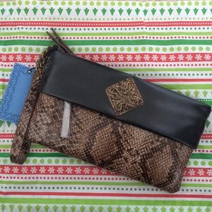 Simply Vera Wristlet NWT